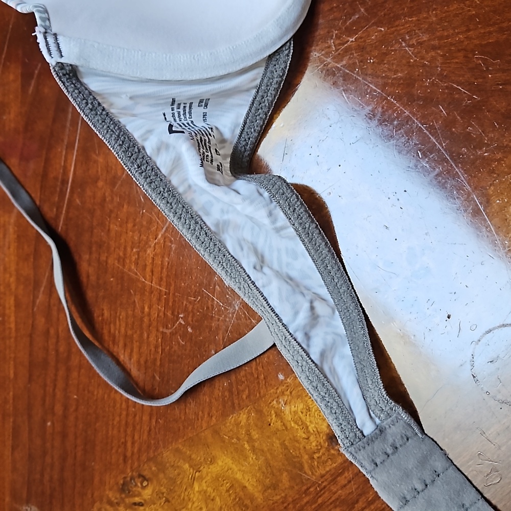Bras - Picture 7 of 8